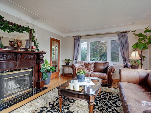 3rd image of 2390 Musgrave St