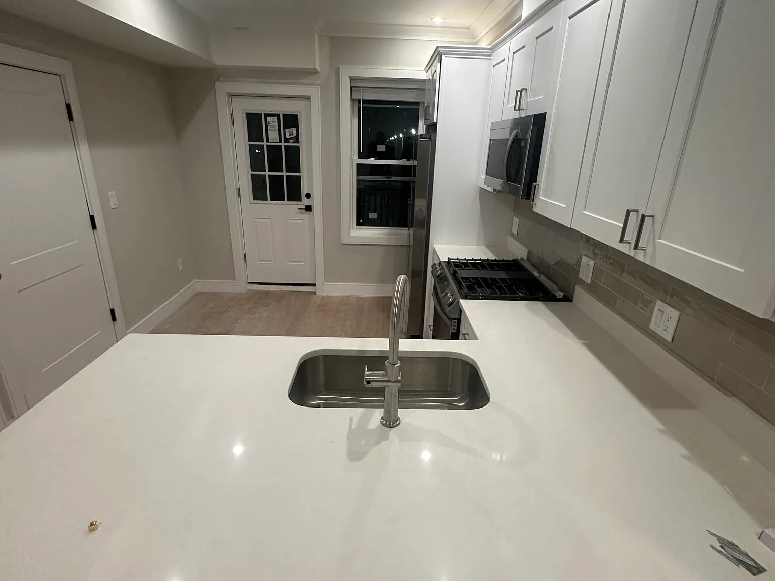 3 bed, 1000 sqft, $4,895 — Photo 3