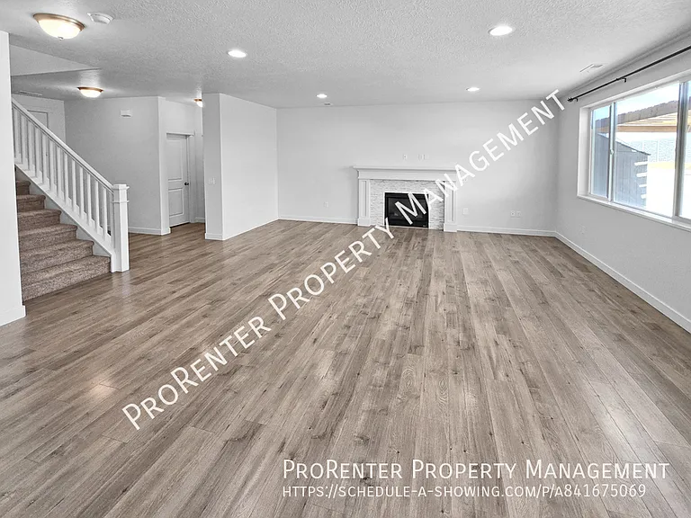 1152 W Beacon Way — Photo 8