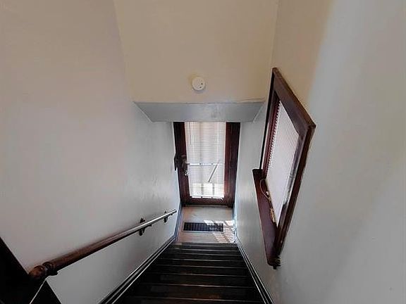 2nd image of 3871 Alberta St