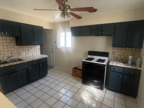 8483 Central Ave, Center Line, MI 48015