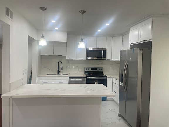 3rd image of 124 S Oakhurst Dr APT 1S