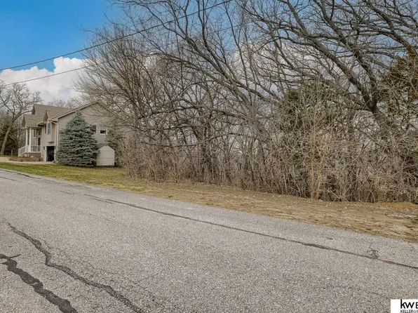 8819 Riverdale Rd, Plattsmouth, NE 68048