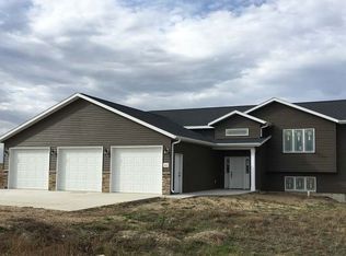 667 Harmony Loop, Hazen, ND 58545