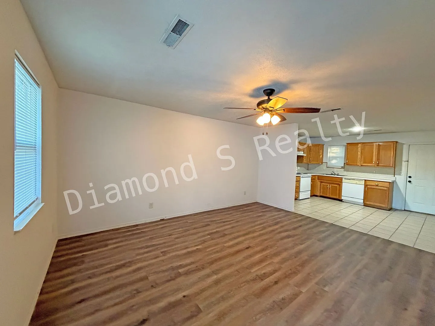 422 S Washington Ave, Walnut Grove — Photo 2