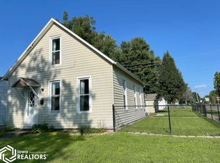 1924 S 10th St, Burlington, IA 52601