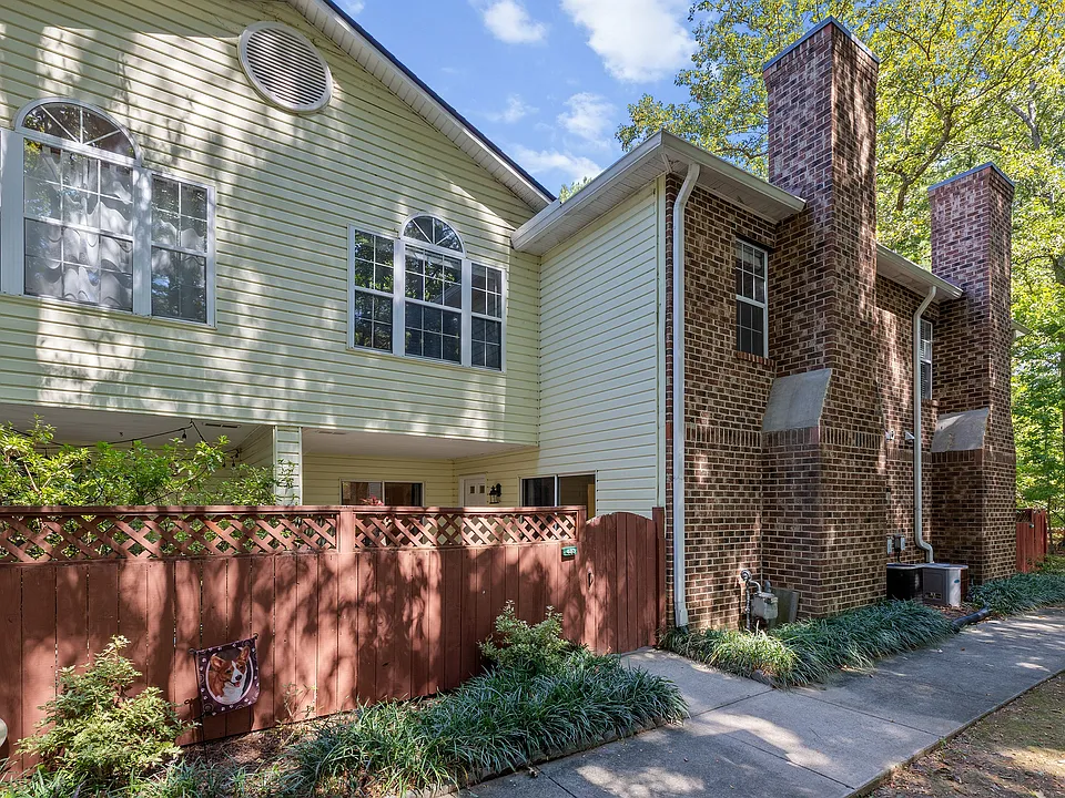 483 Summerwalk Cir #483