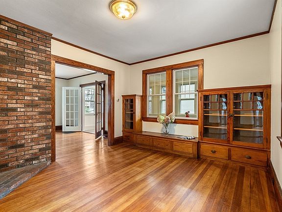 5th image of 4 Washington St