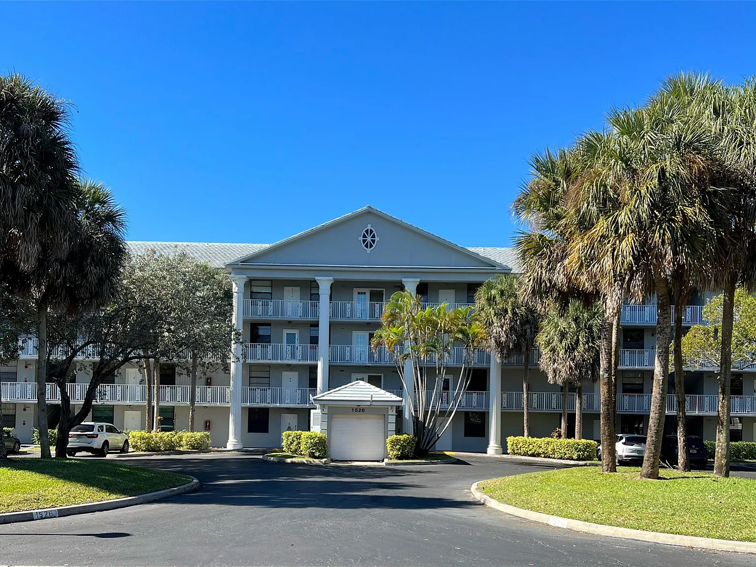 2 bed, 2.0 bath, 1385 sqft, $2,350 — Photo 2