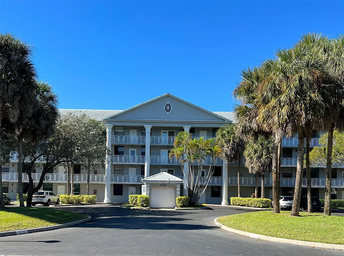 Building Photo - 1526 Whitehall Dr #402