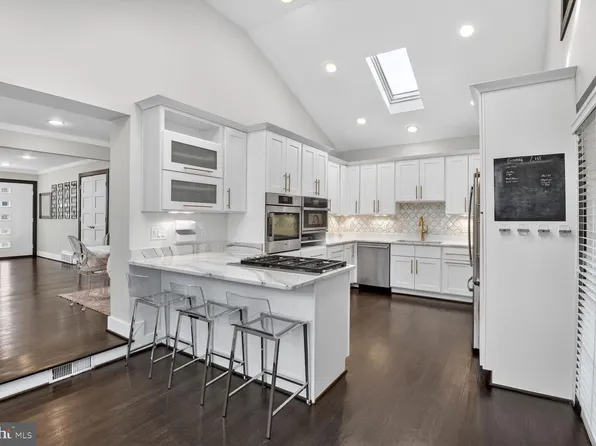 6101 Swansea St, Bethesda, MD 20817