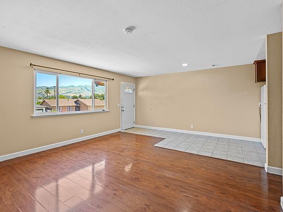 4th image of 1515 Mount Herman Dr #5