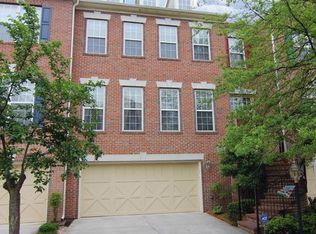 2423 Cypress Green Ln, Herndon, VA 20171