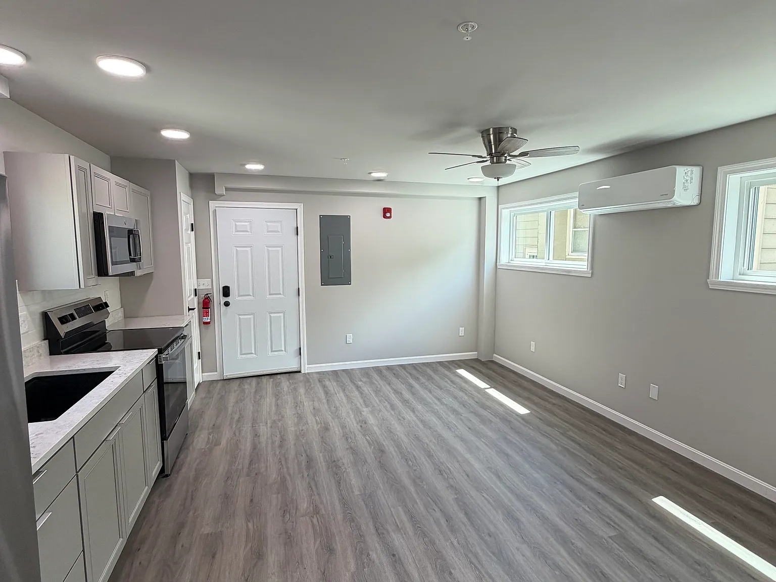 3 bed, 850 sqft, $2,850 — Photo 1