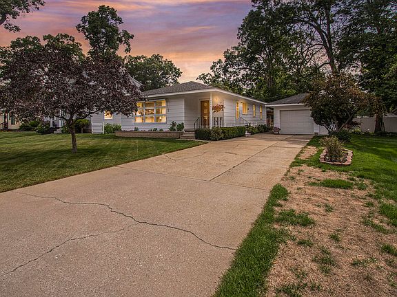 2nd image of 3568 Chippewa Dr