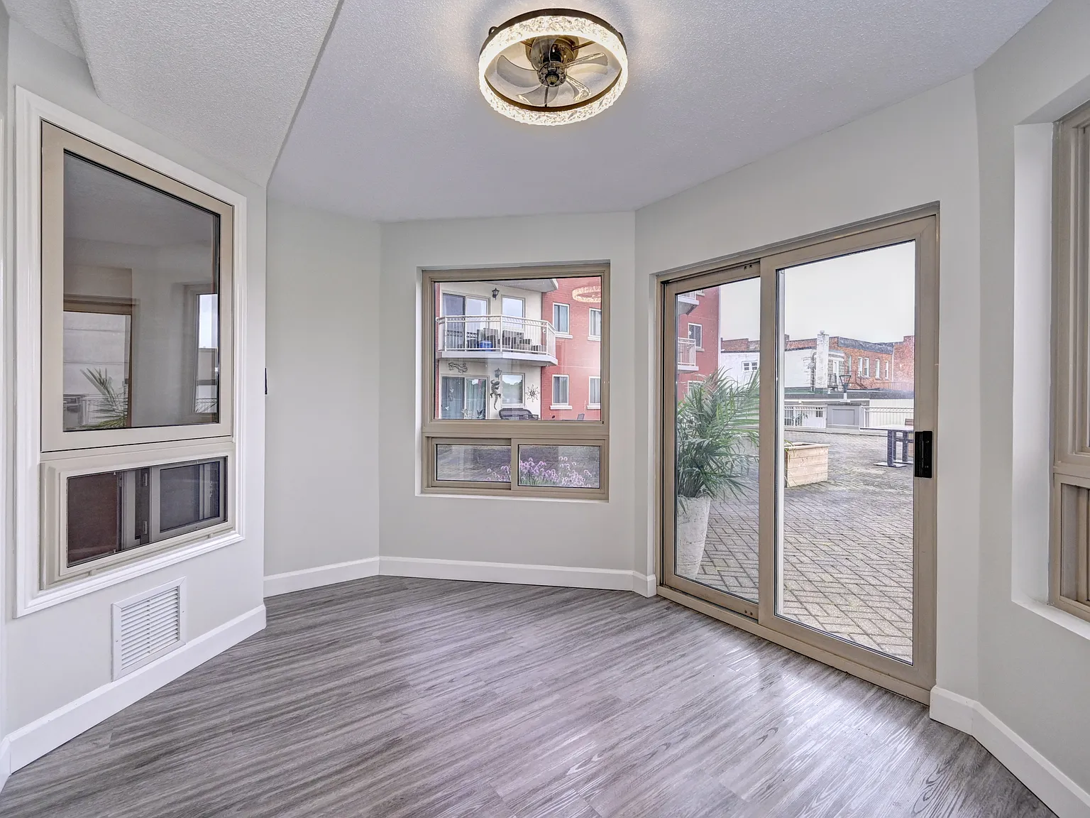 Stratford Place Apartments — Photo 1