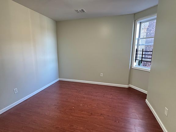 4th image of 96 Eaton Pl #4V