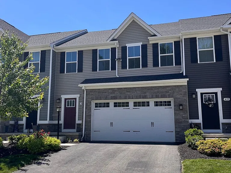 437 Greenwood Dr — Photo 2