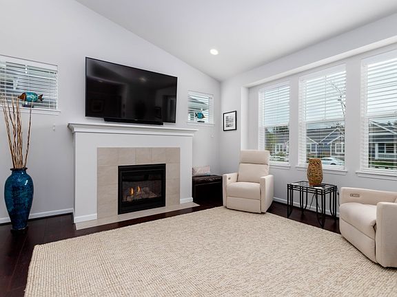 4th image of 3707 Oakwood St SE