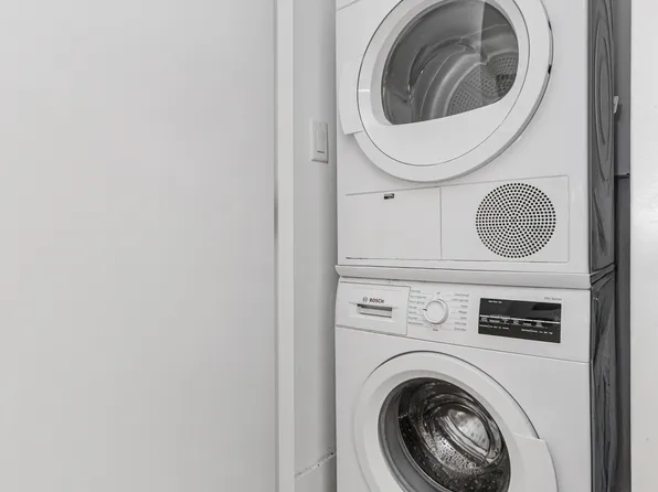 429 Kent Avenue image 9 of 18