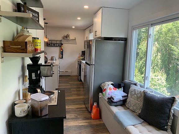 3rd image of 112 Clunie Ave