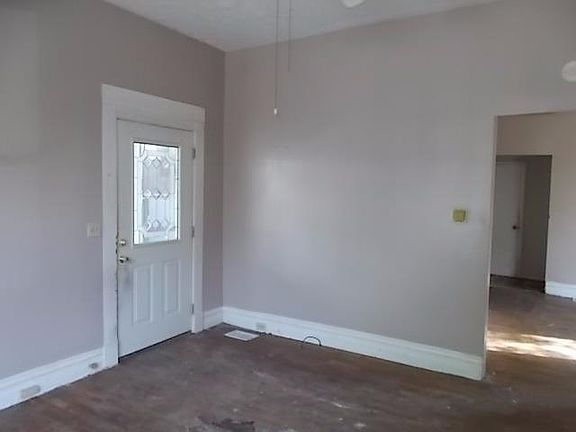 5th image of 219 W Campbell St