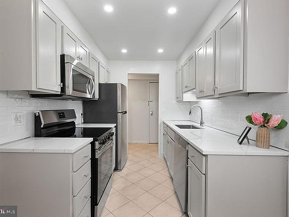 3rd image of 11600 Stoneview Sq Unit 60/2B