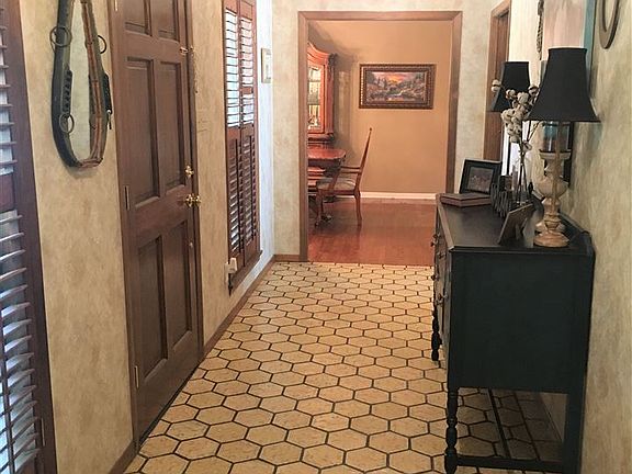 4th image of 1204 Westwood Dr