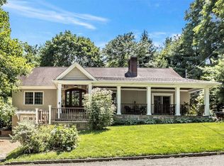 1 Depot Pl, Glen Head, NY 11545