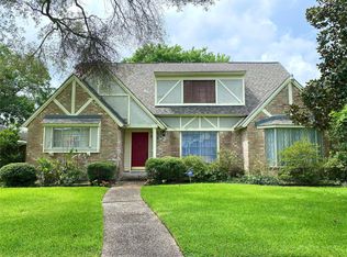 4202 Meadowbank Dr, Seabrook, TX 77586