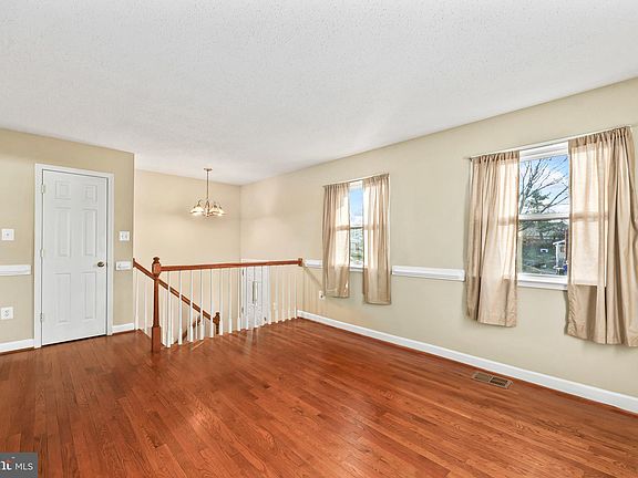 4th image of 4989 Landover Ct