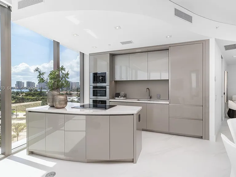18975 Collins Ave #504 — Photo 6