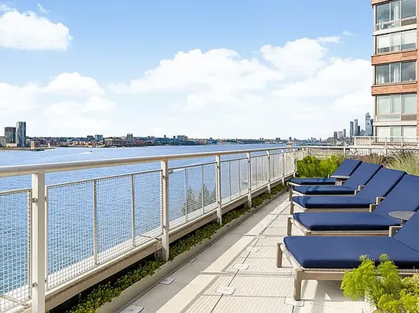 20 River Terrace image 12 of 24