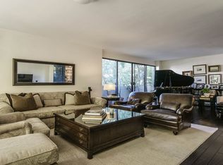 325 N Oakhurst Dr APT 204, Beverly Hills, CA 90210