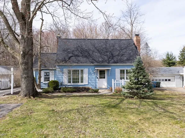 7806 Lewis Rd, Olmsted Falls, OH 44138