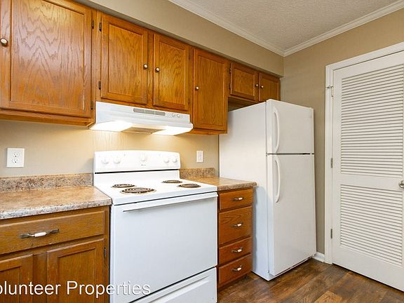 5th image of 1700 Wedgewood Dr APT 8