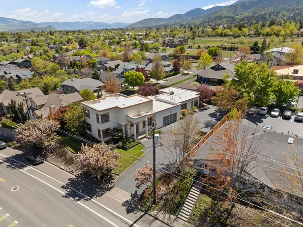 394-396 E Hersey St, Ashland, OR 97520