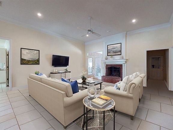 4th image of 19 Briarwood Cir
