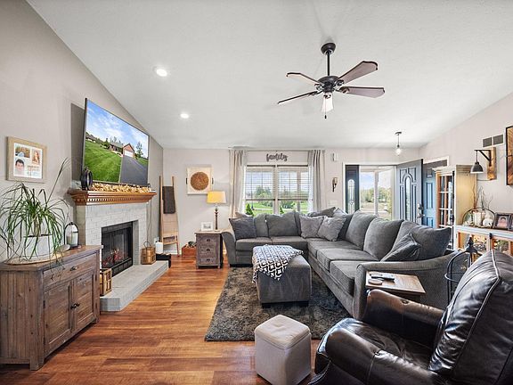 3rd image of 4853 Shenandoah Ct