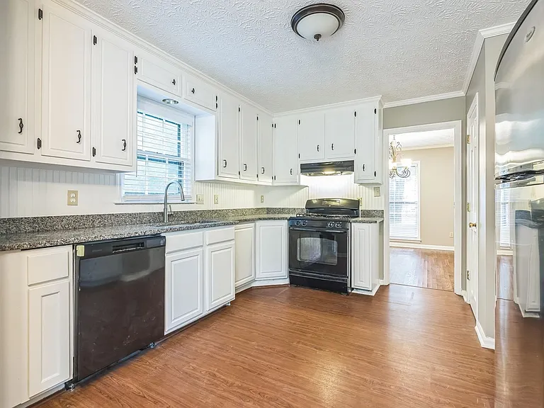 240 Brandenburgh Cir — Photo 13