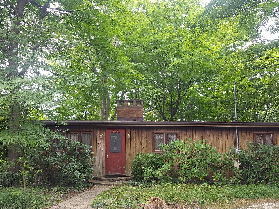 1st image of 252 Lakeshore Dr