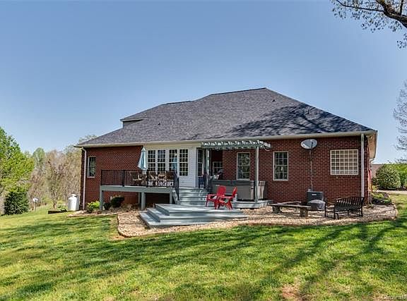 3rd image of 199 Kensington Dr