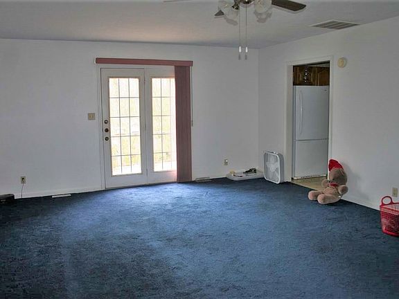 2nd image of 991 W 21st St