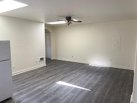 5th image of 614 W Fairhaven Ave