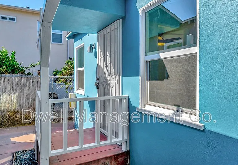2176 Bacon St — Photo 3