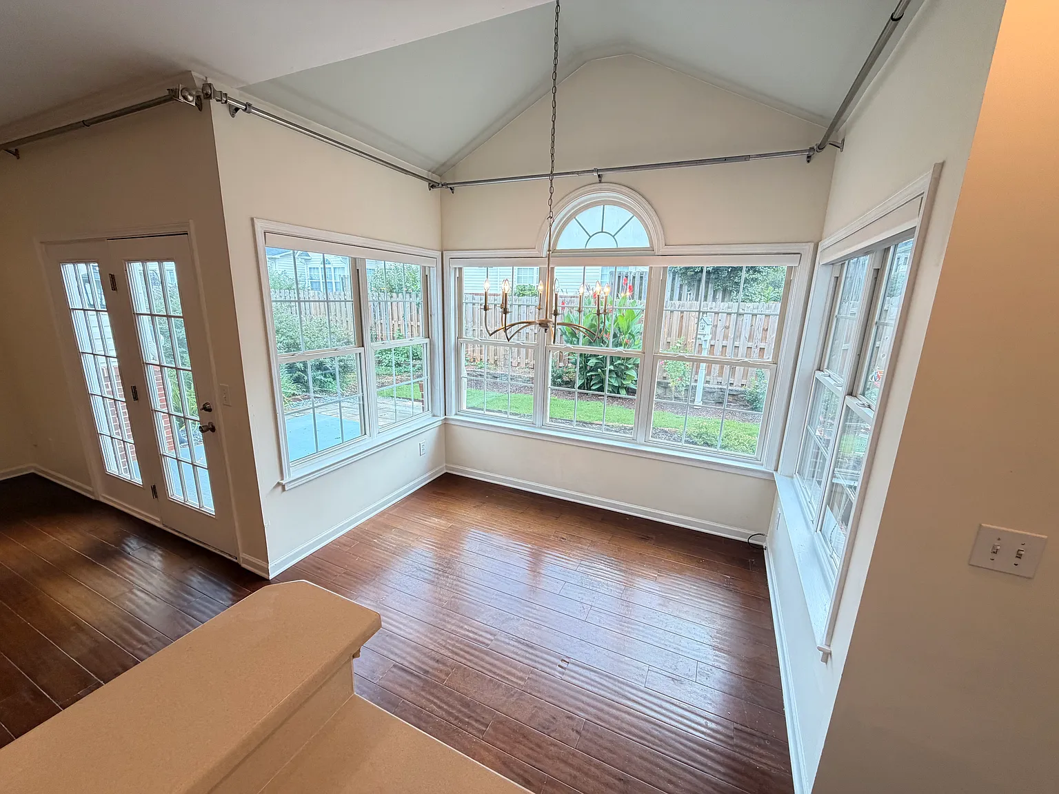 3 bed, 2.5 bath, 1550 sqft, $1,850 — Photo 4