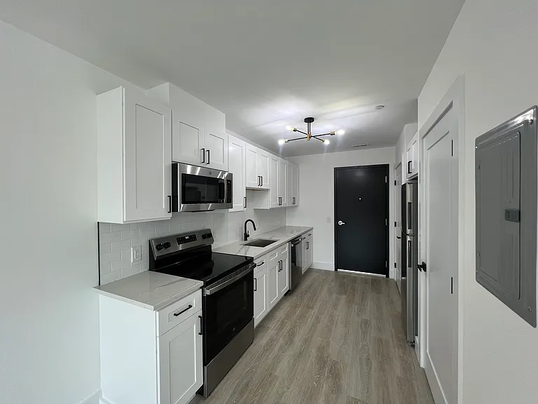 211 Ferry Blvd — Photo 26