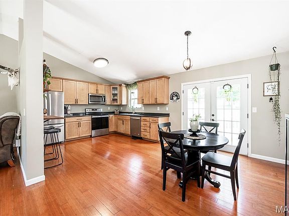 5th image of 78 Englewood Dr