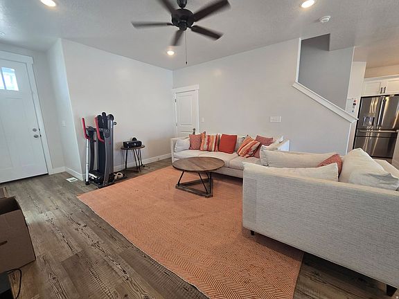 4th image of 1349 E Reichert St