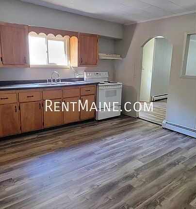 2nd image of 482 Main St #1